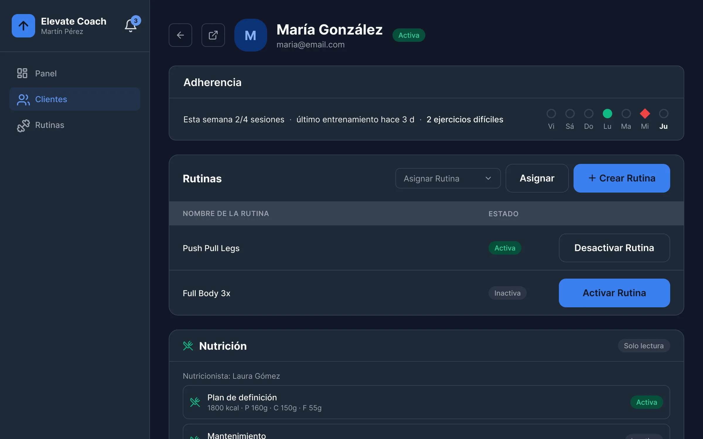 Ficha de un cliente en Elevate Coach de escritorio con adherencia, rutinas y registros de ejercicios